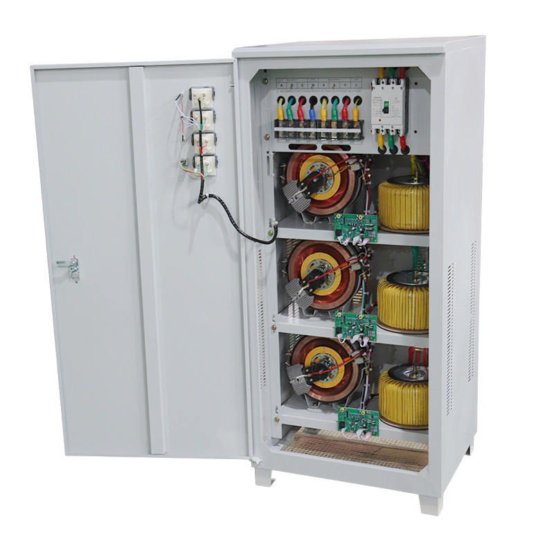 80KVA Stabilisateur de tension industriel à trois phases régulateur de tension automatique 380VAC 400VAC avec servo-moteur