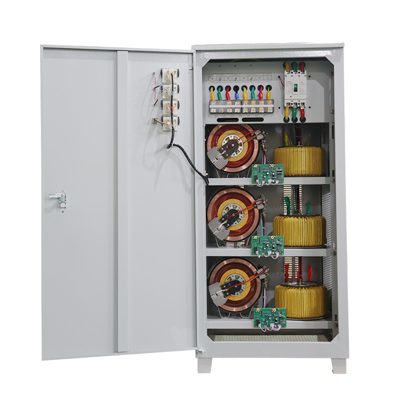 Stabilisateur de tension à trois phases 80KVA 80KW Régulateur automatique de tension et stabilisateur à usage industriel