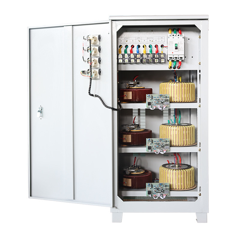 Vente en usine Stabilisateur de tension à trois phases 40KVA Servo AVR à trois phases régulateur de tension automatique 380V 415V 400V